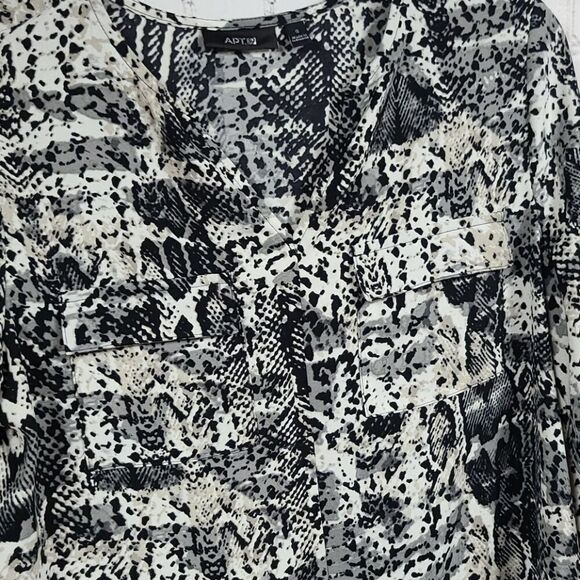 Apt. 9 Black & White Snakeskin Safari Mix Print Top Jersey Knit Blouse - Picture 2 of 11